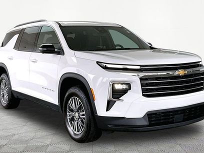 Used 2024 Chevrolet Traverse LT