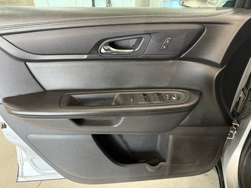 Used 2016 Chevrolet Traverse LT w/ Style and Technology Package AWD/4WD image 11