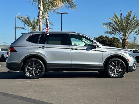 Used 2022 Volkswagen Tiguan SE image 3