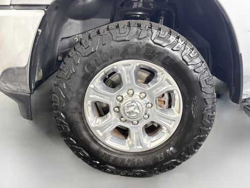 Used 2024 RAM 2500 Big Horn AWD/4WD image 38