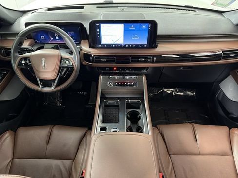 Certified 2025 Lincoln Aviator Reserve w/ Luxury Package RWD image 2