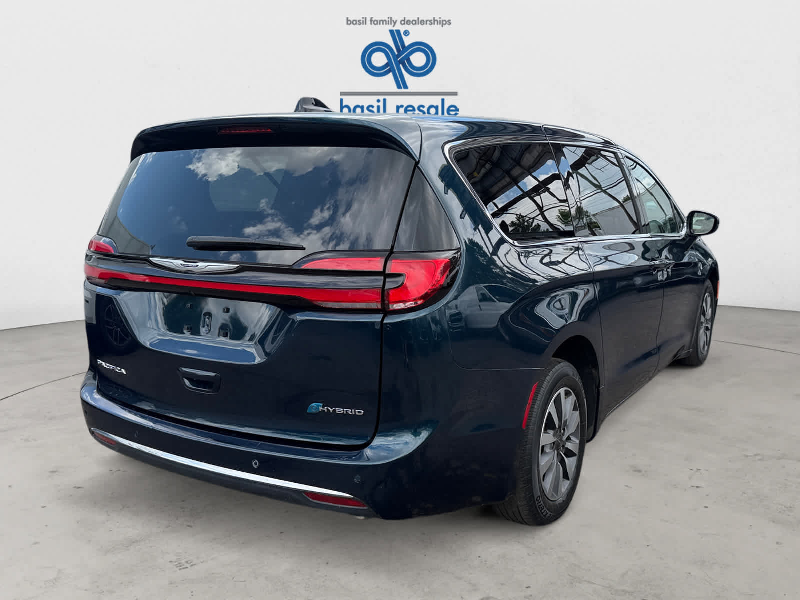 Used 2024 Chrysler Pacifica Limited FWD image 6