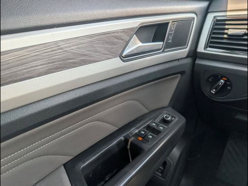 Used 2023 Volkswagen Atlas Cross Sport SE w/ Panoramic Sunroof Package FWD image 19