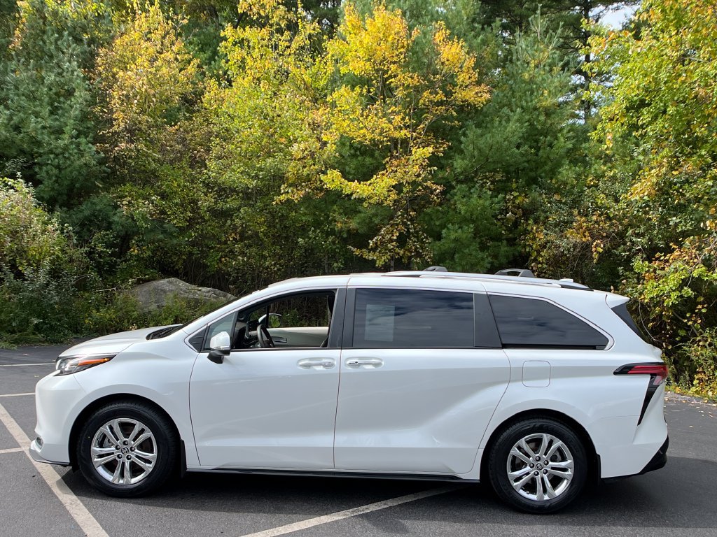Certified 2024 Toyota Sienna Platinum AWD/4WD image 2