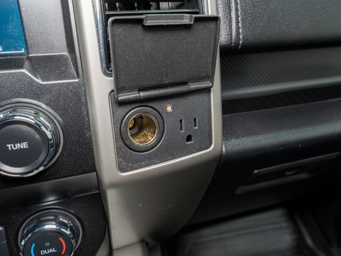 Used 2019 Ford F150 Lariat image 26