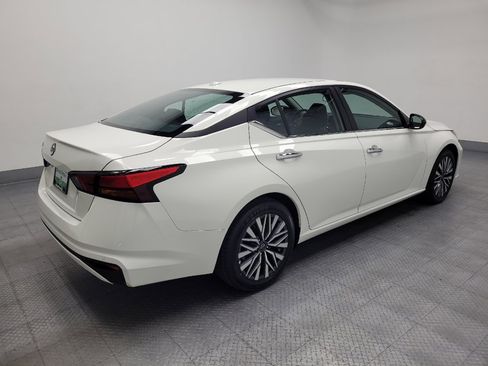 Used 2025 Nissan Altima 2.5 SV FWD image 10