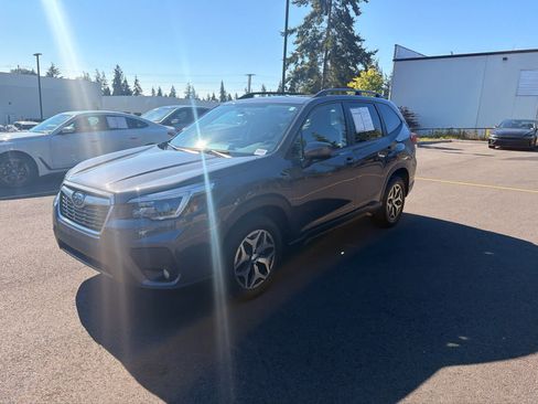 Used 2021 Subaru Forester Premium AWD/4WD image 2