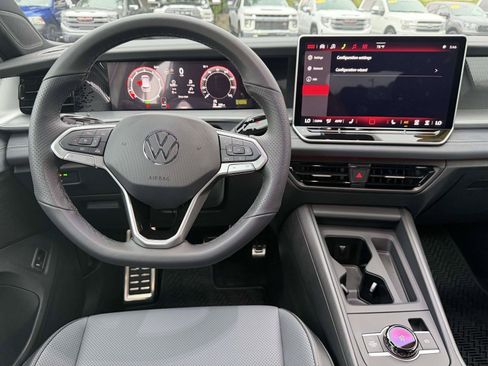 Certified 2026 Volkswagen Tiguan SE R-Line FWD image 14