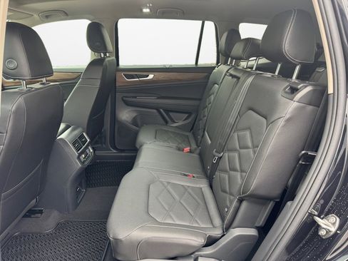New 2026 Volkswagen Atlas SE image 13