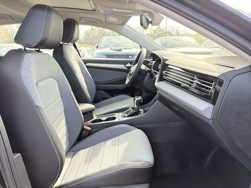 New 2026 Volkswagen Jetta SE FWD image 19