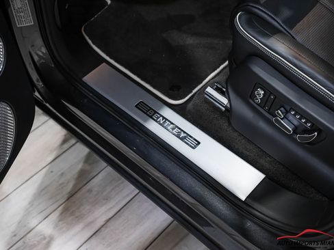 Used 2021 Bentley Bentayga image 40