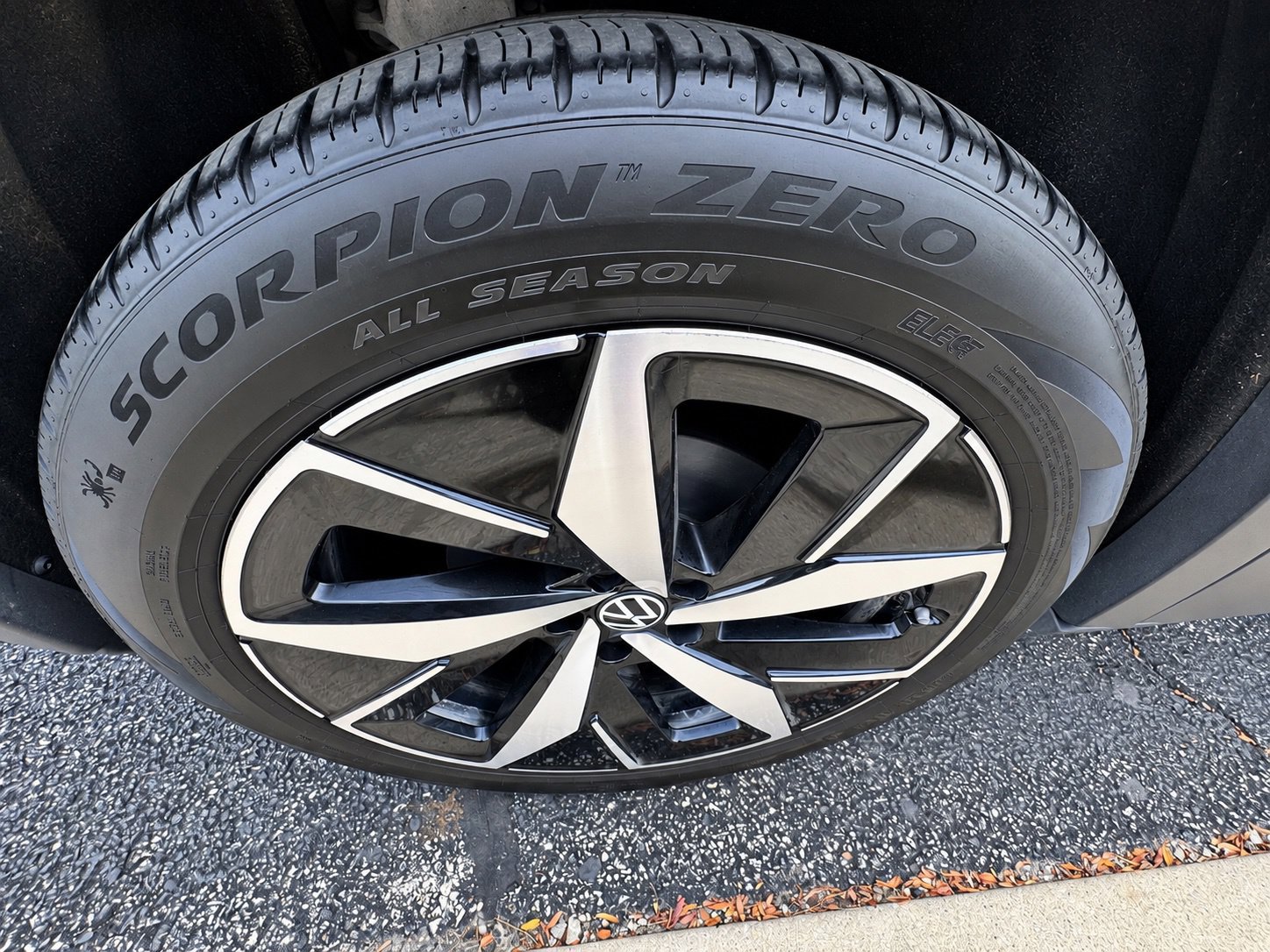Used 2023 Volkswagen ID.4 Pro S AWD/4WD image 19