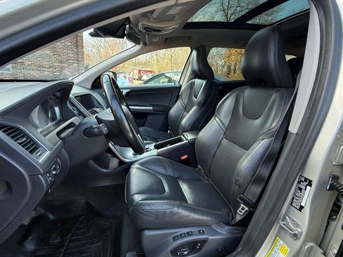 Used 2017 Volvo XC60 T6 Dynamic w/ Preferred Option Package image 2