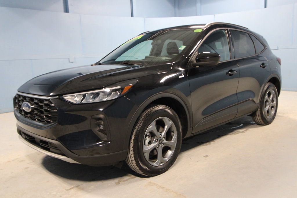 Used 2025 Ford Escape ST-Line Select AWD/4WD image 24