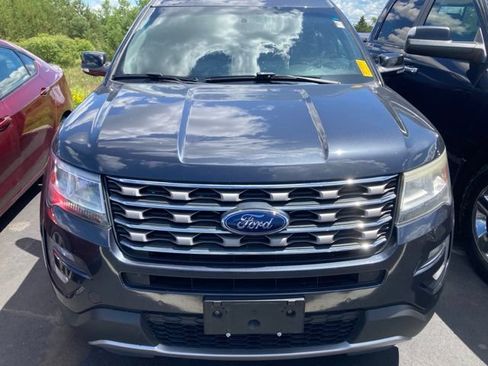 Used 2017 Ford Explorer XLT w/ Equipment Group 202A AWD/4WD image 2