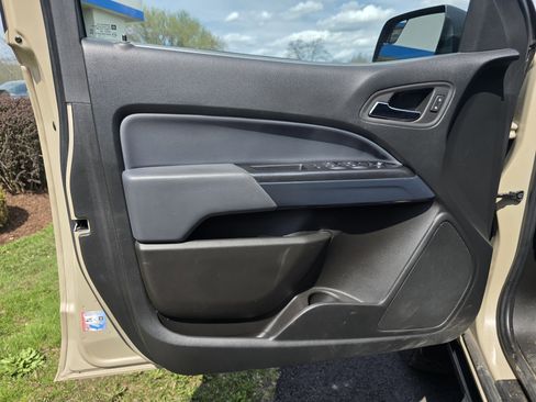 Used 2022 Chevrolet Colorado Z71 image 17