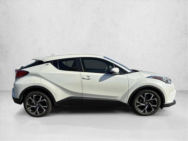 Used 2019 Toyota C-HR XLE FWD image 4