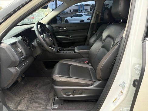 Used 2024 Nissan Pathfinder SL w/ SL Premium Package FWD image 13