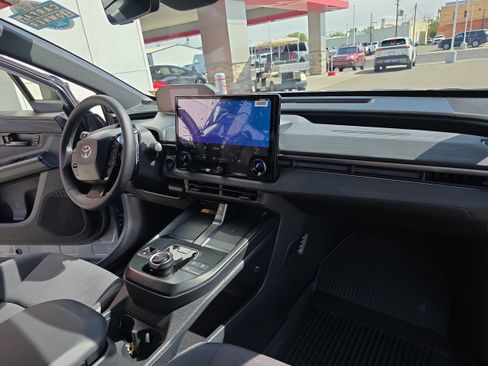 Used 2026 Toyota C-HR AWD/4WD image 16