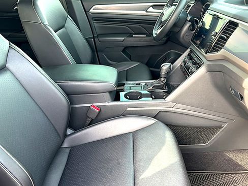 Used 2020 Volkswagen Atlas Cross Sport SEL R-Line image 23