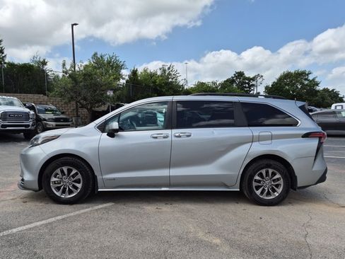 Used 2021 Toyota Sienna XLE FWD image 8