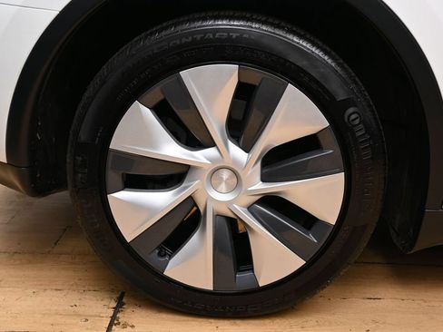 Used 2023 Tesla Model Y Long Range AWD/4WD image 10