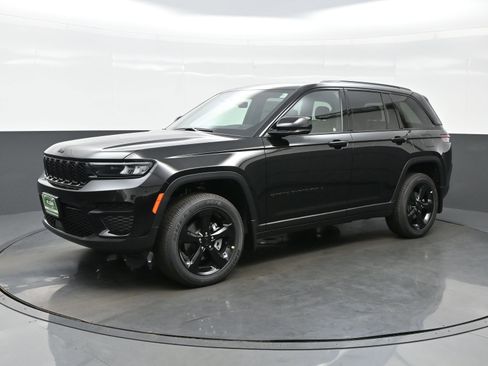 New 2025 Jeep Grand Cherokee Altitude AWD/4WD image 2