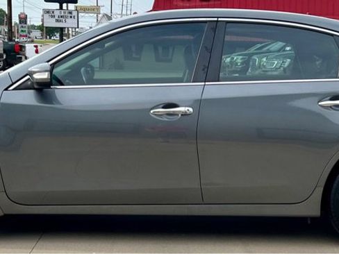Used 2017 Nissan Altima 2.5 SL w/ Moonroof Package FWD image 4