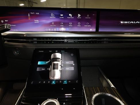 Certified 2025 Cadillac Escalade Premium Luxury w/ Touring Package AWD/4WD image 17