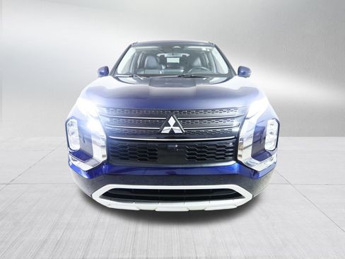 Used 2024 Mitsubishi Outlander SE image 2