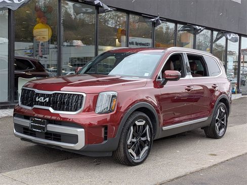 Used 2023 Kia Telluride EX image 2
