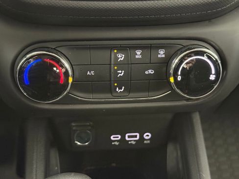 Used 2023 Chevrolet TrailBlazer LS FWD image 16