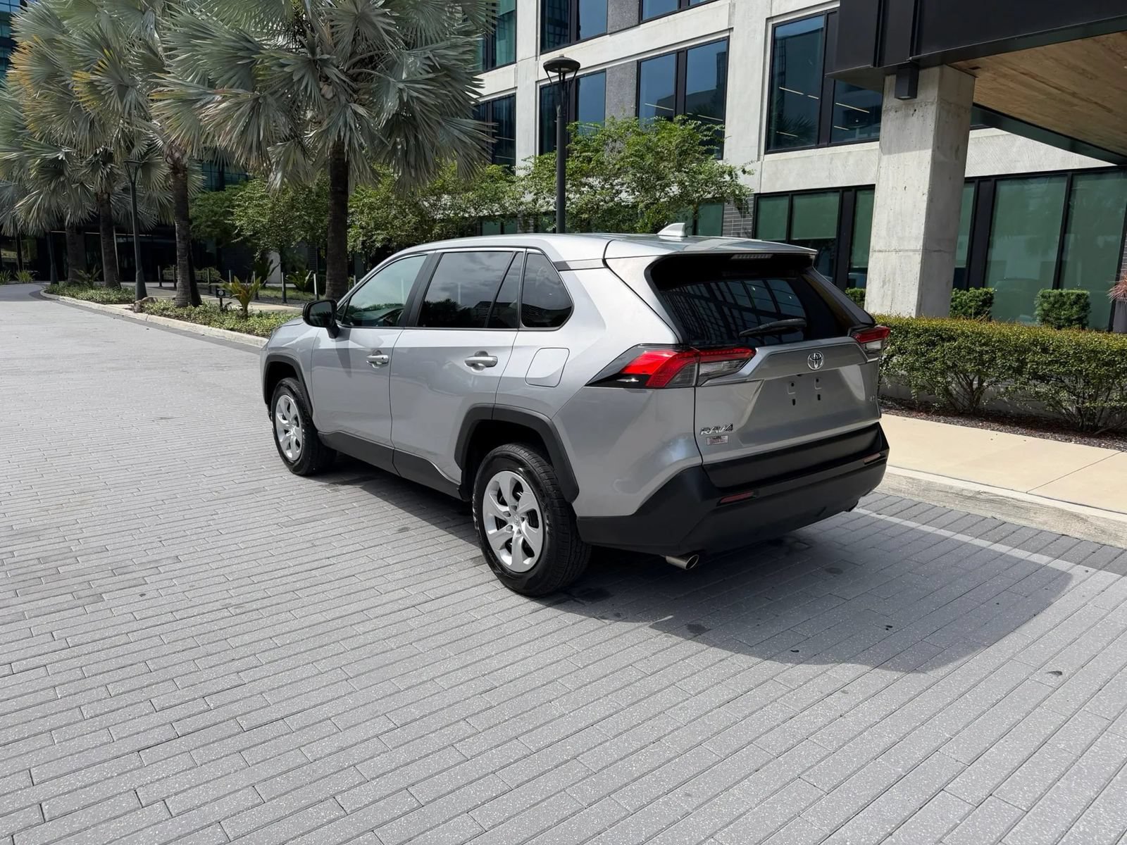 Used 2023 Toyota RAV4 LE FWD image 8