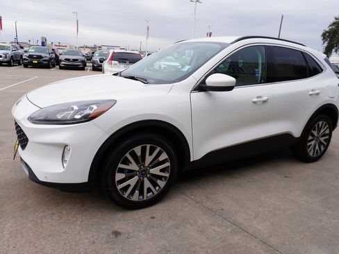 Certified 2022 Ford Escape Titanium image 3