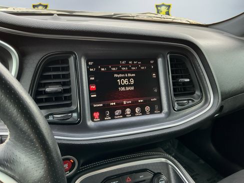 Used 2016 Dodge Challenger SRT image 14