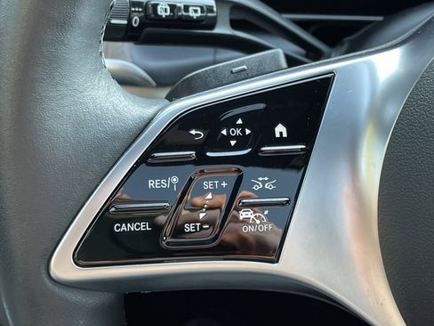 Used 2024 Mercedes-Benz GLC 300 4MATIC image 28