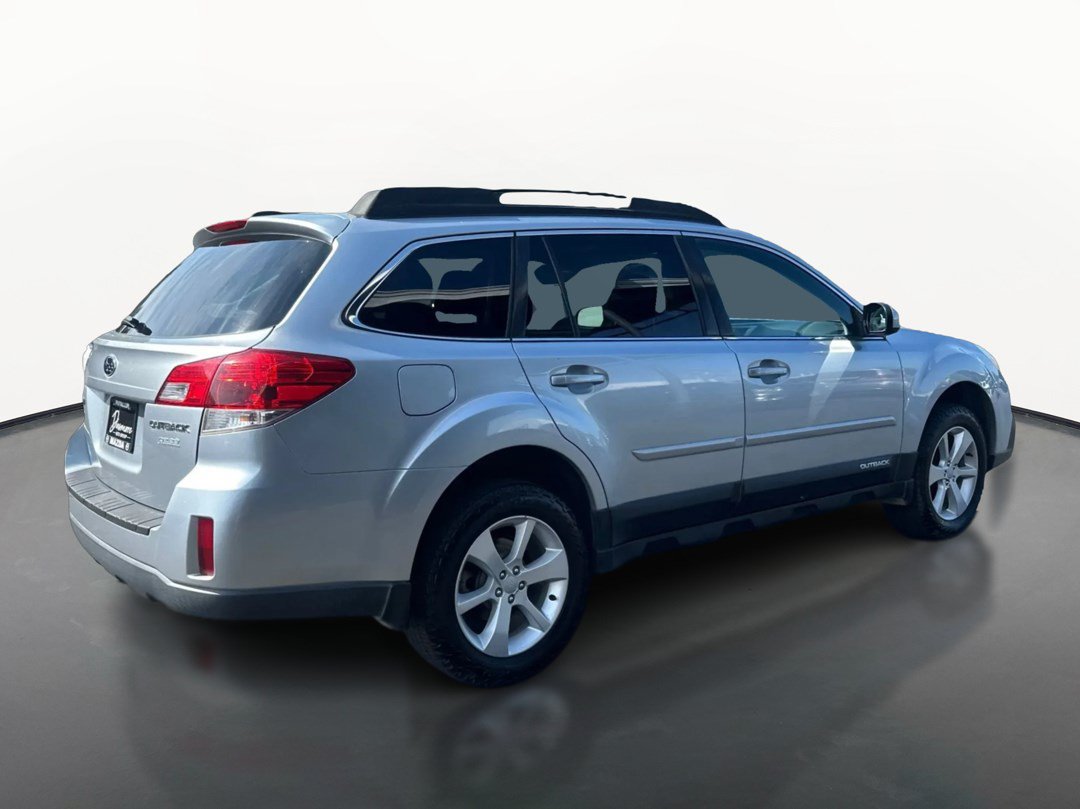 Used 2013 Subaru Outback 2.5i Premium AWD/4WD image 3