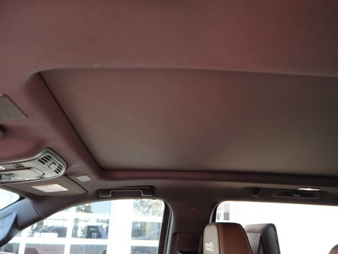 Used 2025 Chevrolet Suburban High Country AWD/4WD image 22