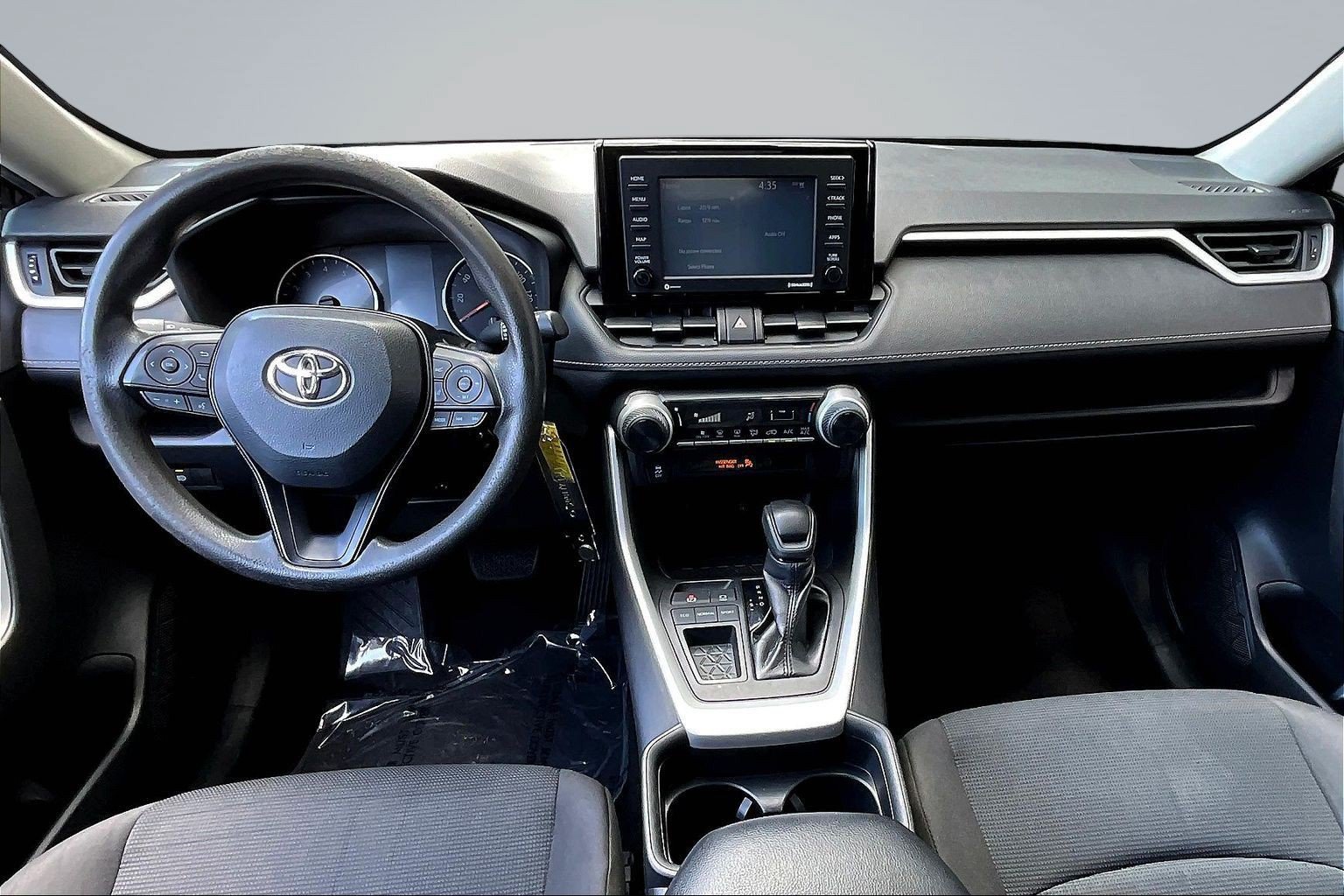 Used 2021 Toyota RAV4 LE FWD image 6
