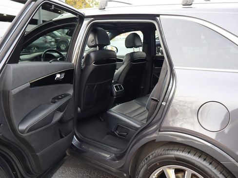 Used 2018 Kia Sorento SX image 25