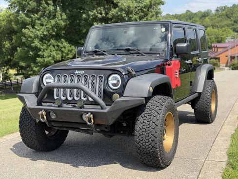 Used 2014 Jeep Wrangler Unlimited Rubicon w/ Dual Top Group AWD/4WD image 4