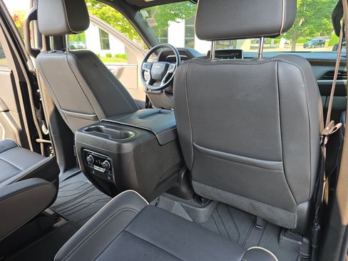 Used 2024 Chevrolet Tahoe Premier AWD/4WD image 11