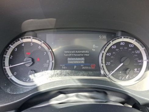 Used 2024 Toyota Highlander XLE FWD image 16