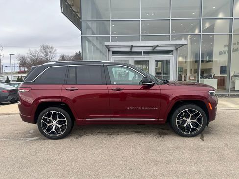 Used 2023 Jeep Grand Cherokee Summit image 2