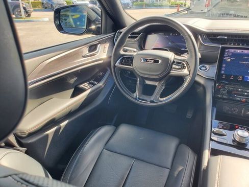 Used 2025 Jeep Grand Cherokee Overland w/ Adv Protech Group III image 16