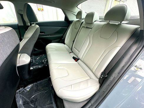 Used 2023 Hyundai Elantra Limited image 25