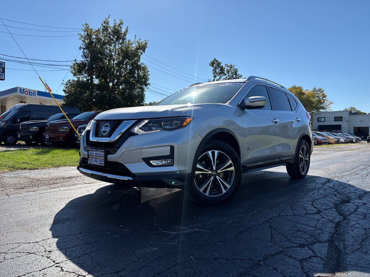 Used 2017 Nissan Rogue SL AWD/4WD image 1