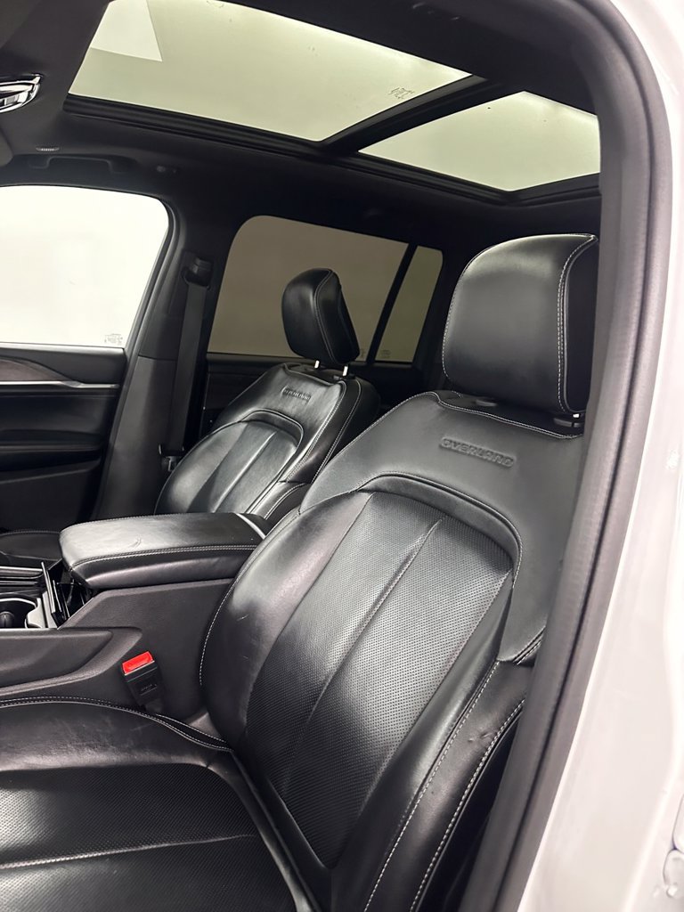 Used 2023 Jeep Grand Cherokee Overland AWD/4WD image 11