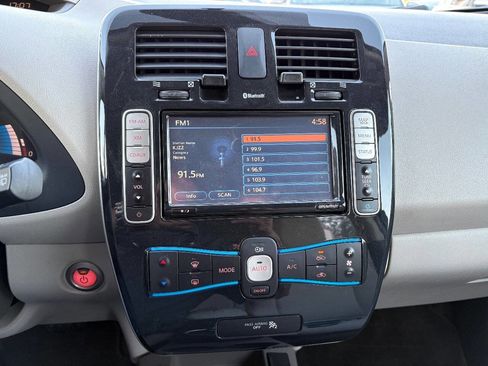 Used 2011 Nissan Leaf SL image 20
