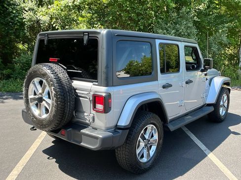 Used 2019 Jeep Wrangler Unlimited Sahara w/ Cold Weather Group AWD/4WD image 5